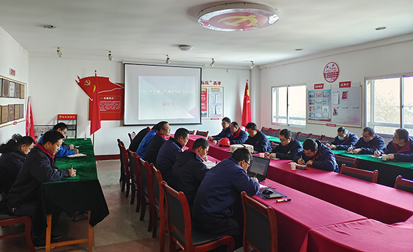 12月27日14：10，合成車間開(kāi)展典型事故案例討論.jpg