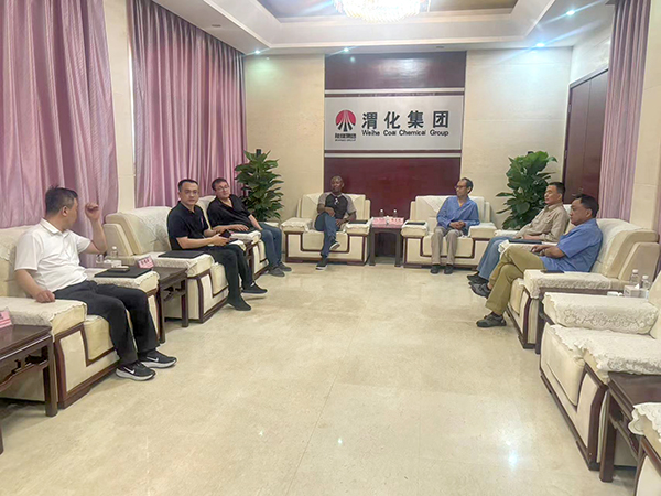 5月22日上午，陜西榆神外貿(mào)發(fā)展有限公司總經(jīng)理王仲及JA-代理咨詢德國有限公司首席執(zhí)行官約瑟夫·阿波雷加一行5人到公司座談交流，公司副總師張生財、渭河實業(yè)公司黨支部書記王勇及業(yè)務(wù)部主管張廣武參與座談.jpg