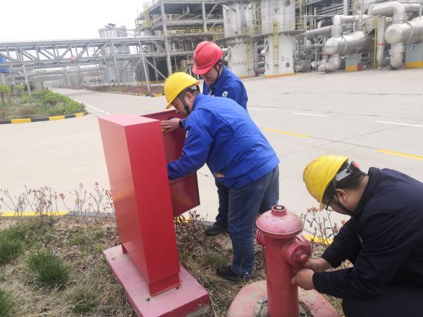 圖2 7月10日，檢查人員檢查人員重點(diǎn)檢查消防器材。設(shè)施.jpg