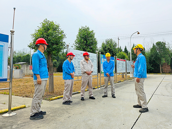 8月16日上午，馬軍忙就公司近期安全工作重點內(nèi)容理解掌握及落實情況對車間各級人員進行抽查.jpg