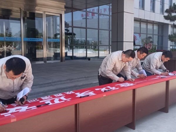 啟動儀式上領導簽字4.jpg