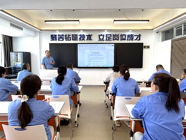 8月14日黨委工作部為塑業(yè)公司宣傳骨干開展專題技 能培訓。   副圖.jpg